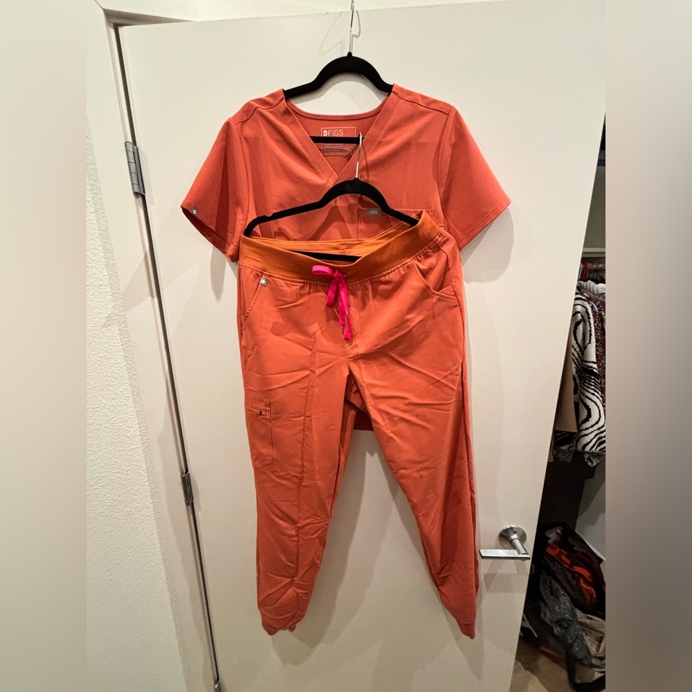 Orange figs set , top L , joggers M Tall new without tags